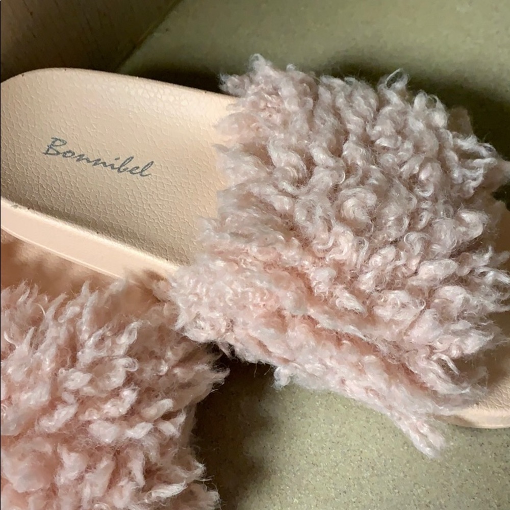 Bonnibel Blush Pink Fuzzy Faux Fur Non-Slip Slide Sandal Shoes NEW - Picture 4 of 8